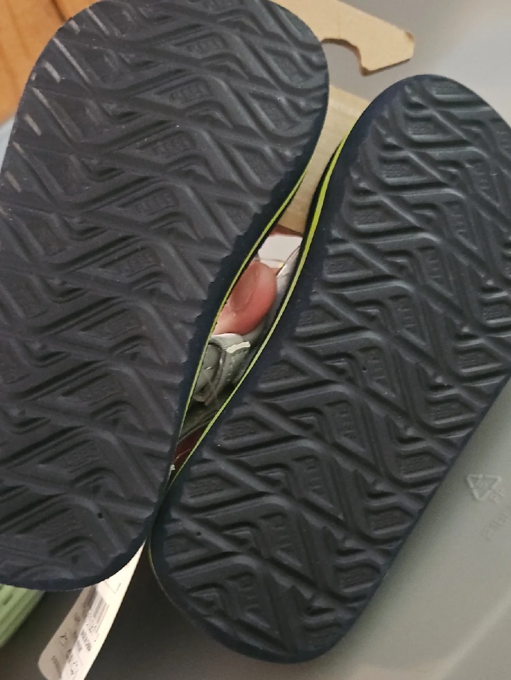 Reef Toddler Ahi Dino Flip Flop: NEW WITH TAGS: SIZE 9